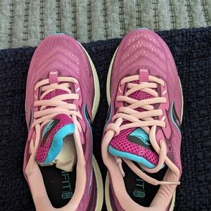 Saucony women's triumph 19 tennis shoes